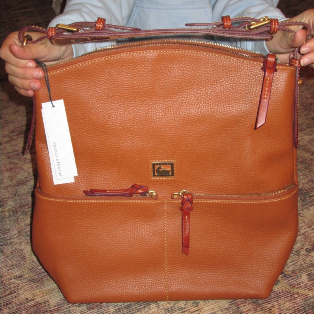 Dooney & Bourke Dillen Medium Pocket Sac in Caramel